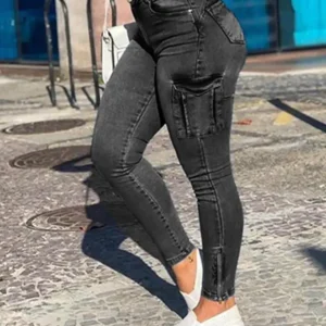 سراويل دينم نسائية موضة صيف 2025 جديدة بلون سادة وجيب بأزرار وسحاب تصميم عالي الخصر جينز ضيق يومي غير رسمي